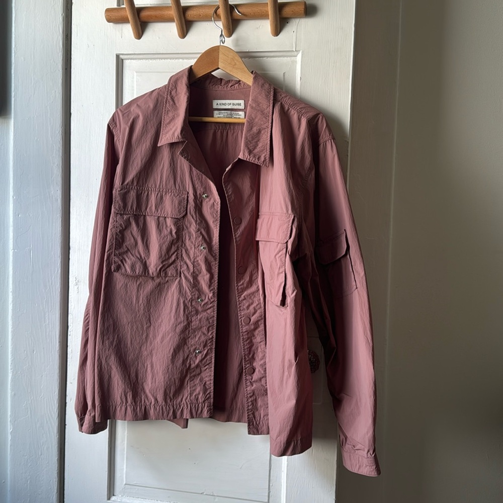 Shirt jacket, lightweight layer in a dusty rose.